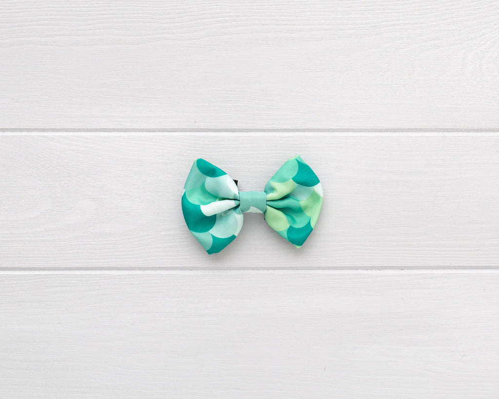Green scale mermaid print dog and cat bow-tie